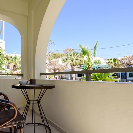 Zephyros Hotel Kamari  Bagian luar foto
