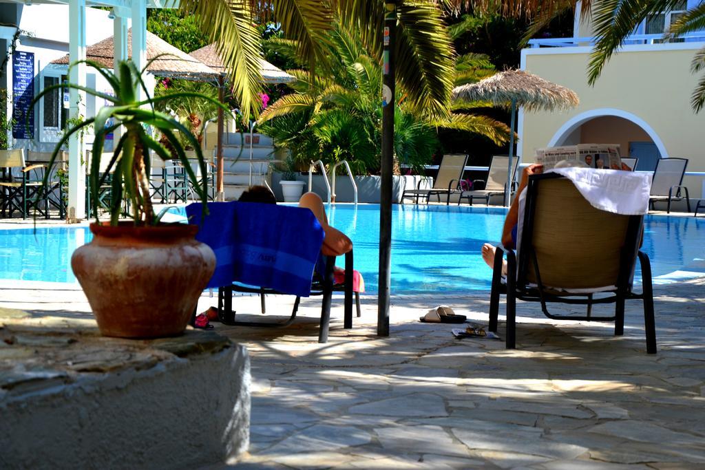 Zephyros Hotel Kamari  Bagian luar foto