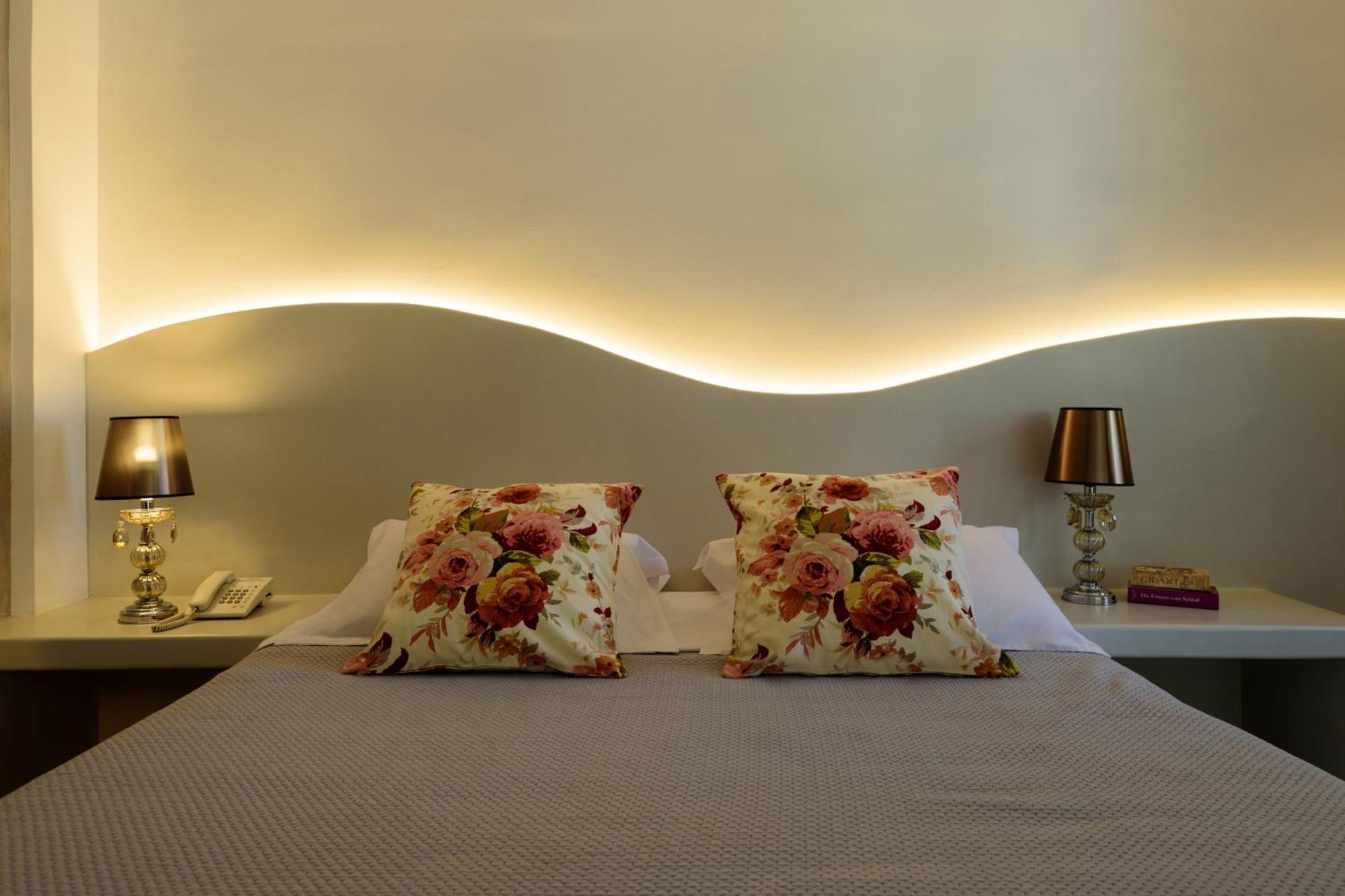 Zephyros Hotel Kamari  Bagian luar foto