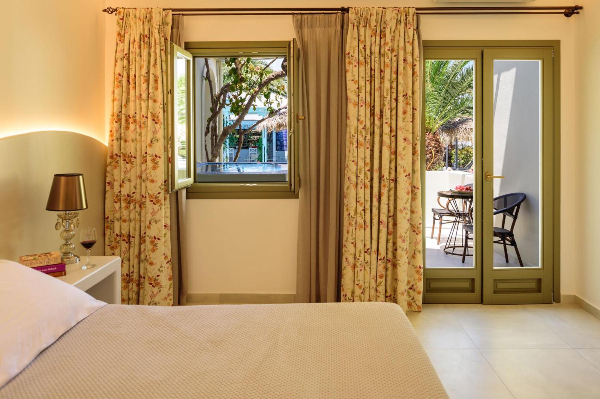 Zephyros Hotel Kamari  Bagian luar foto
