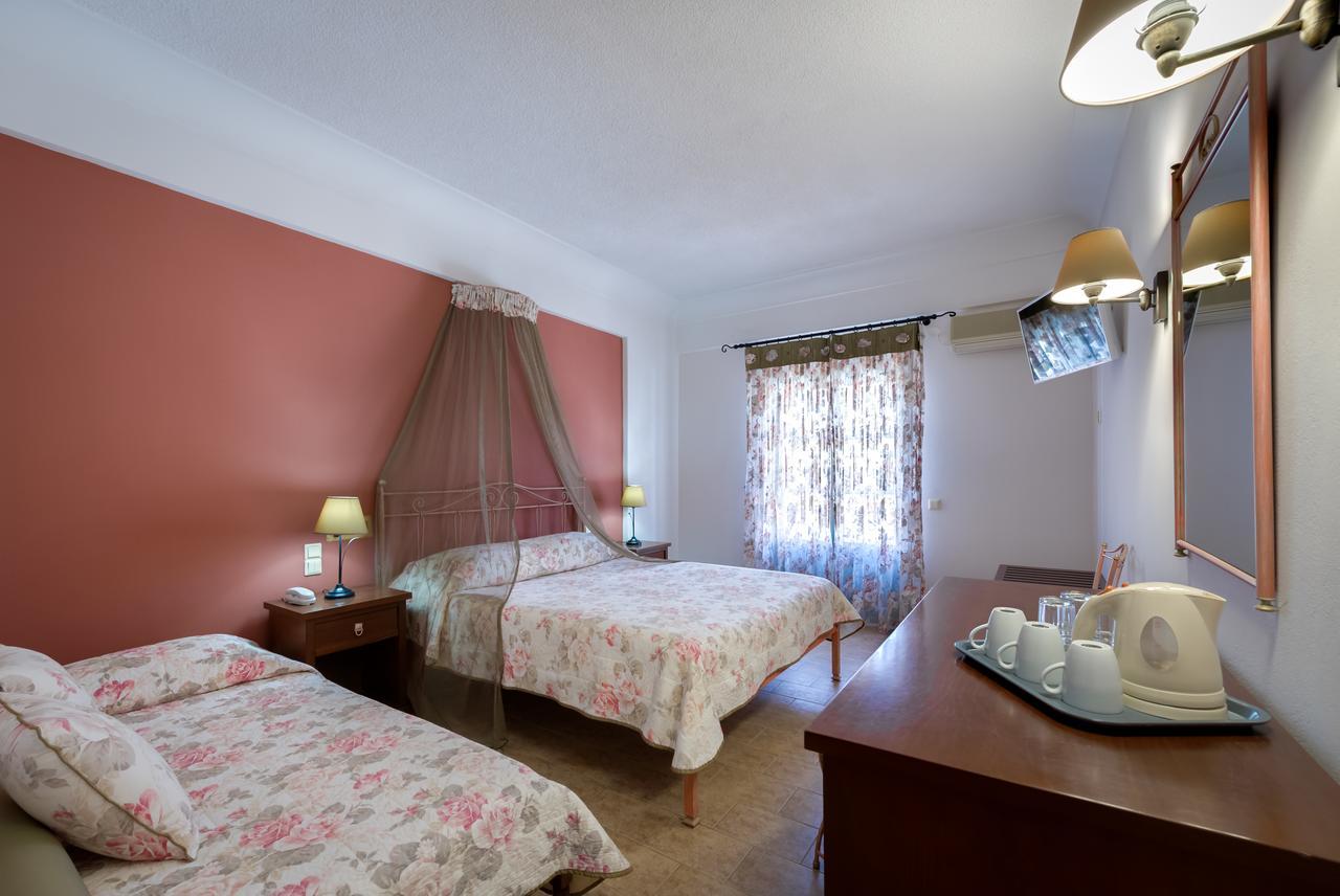 Zephyros Hotel Kamari  Bagian luar foto