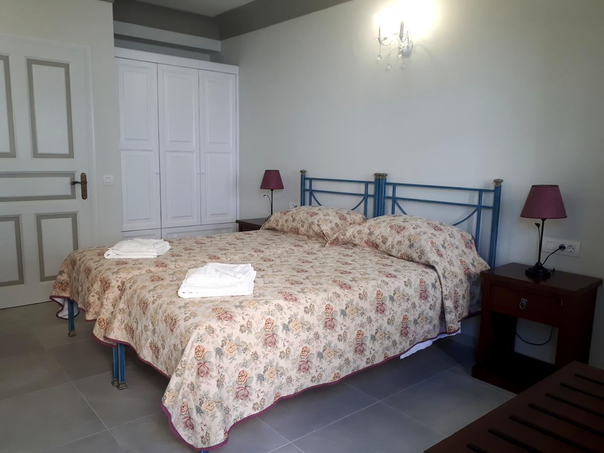 Zephyros Hotel Kamari  Bagian luar foto